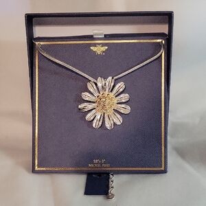 Elegant Silver and Gold Flower Pendant Necklace
